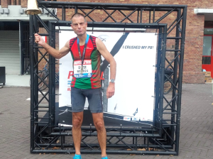 Oscar luidt de p.r. bel