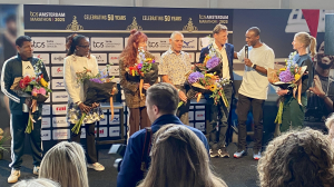 Oud winnaars worden geinterviewd door Gregory Sedoc