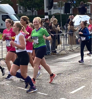 Jolanda lacht nog even naar de fotograaf