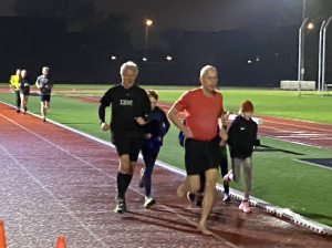Barefootrunner Toon Ligtenberg voor Jan vd Bergen