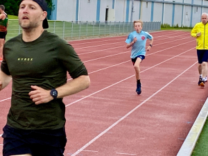 Mats sprint naar een p.r.