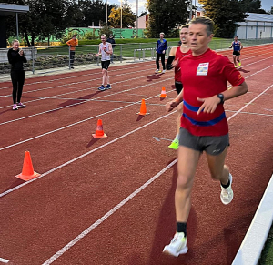 Nico Schipper, ruim 100 keer deelnemer aan deze baanloop