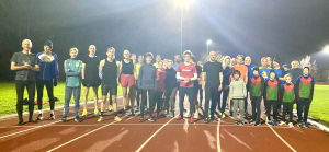 Voor de start van de december 2024 baanloop