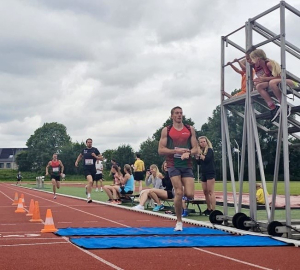 Jesper, vlak voor Paul en Erwin
