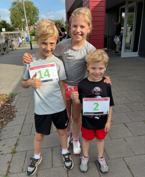 Nummer 14, met zus Fenne en broer Loek