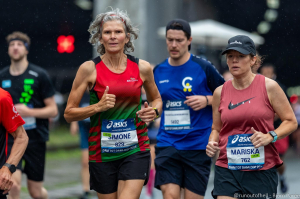 Simone Boerlage (1:26:19) en Mariska Buis (1:26:14)