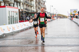 Erik Tange is blij dat hij bij de finish is 