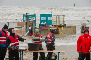 De deels weggespoelde AVA-waterpost