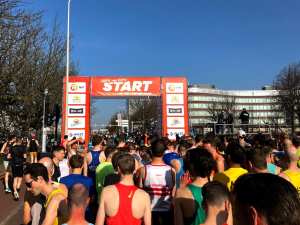 De start van de CPC bij een strak blauwe lucht