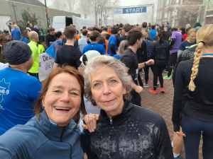 Suzan (links) en Carolien voor de start