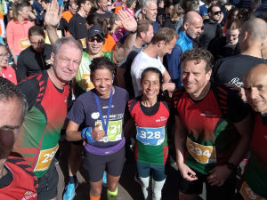 Graciela en Erica zijn al klaar met hun 10km, de anderen moeten aan hun 16km nog beginnen