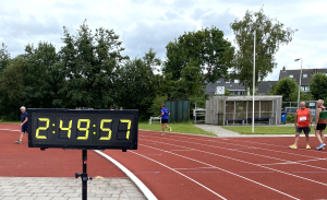 De eindtijd van de estafettemarathon